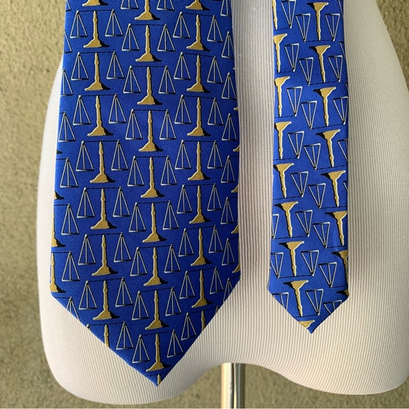 “Oliver Fitz” Silk Tie Blue with the Scales of Justice Lawyer Gift - Picture 2 of 10